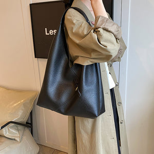 Grand Sac Sous-Bras en Cuir Souple Uni | Fermeture Magnétique | Femme