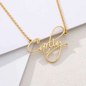 Collier Prénom Personnalisé avec Cœur & Couronne – Acier Inoxydable Plaqué Or