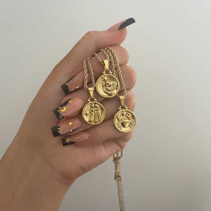 Pendentif Médaille Zodiaque Plaqué Or 18K — 12 Constellations