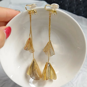 Blumen & Zirkonia Ohrringe — Lang, Dünn, Clip oder Stecker