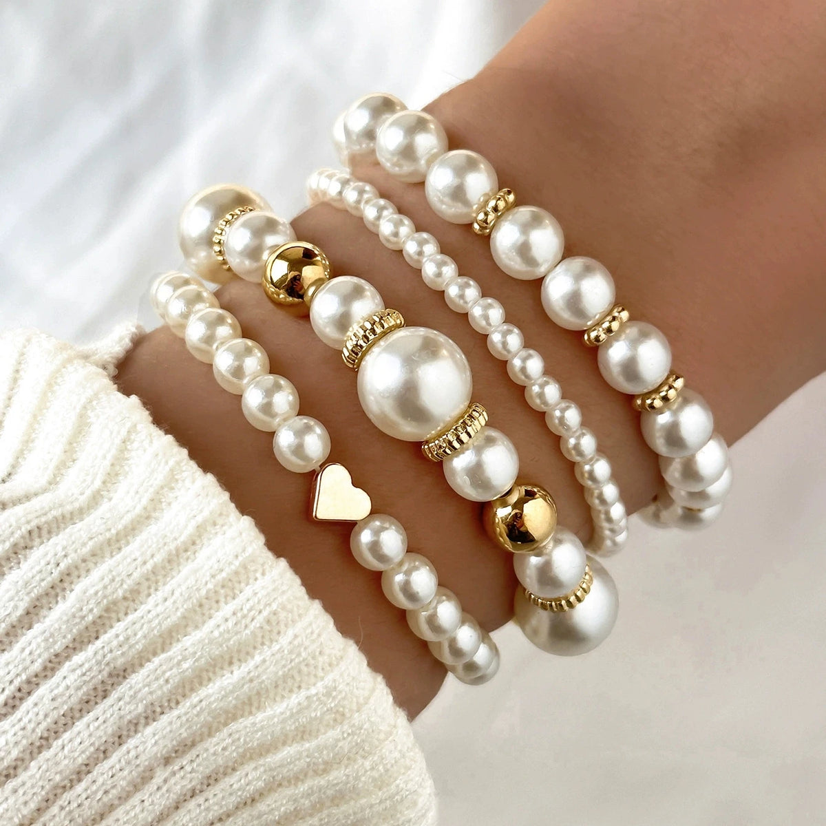 Bracelet Perles Élégant — Set de 4 avec Charm Cœur